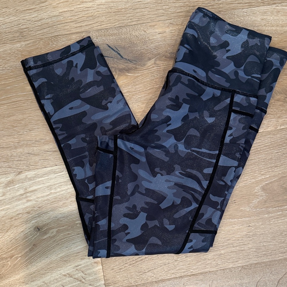 ZYIA light and tight Black and Gray metallic Camo Leggings
